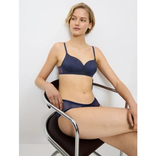 DELIGHTFUL SPOTLIGHT P